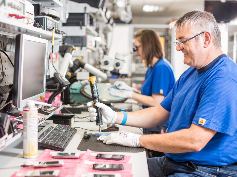 techniker-am-repairplatz_w-support.com.t